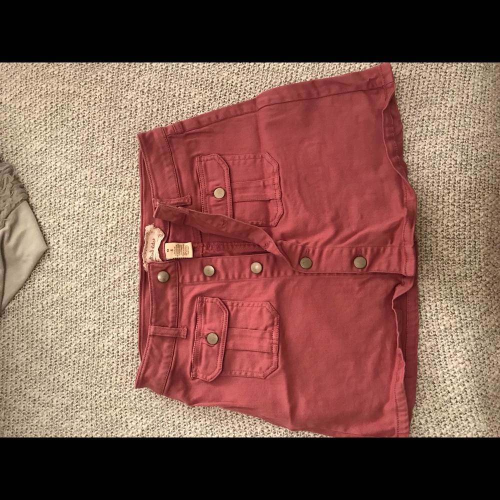 Front button skirt